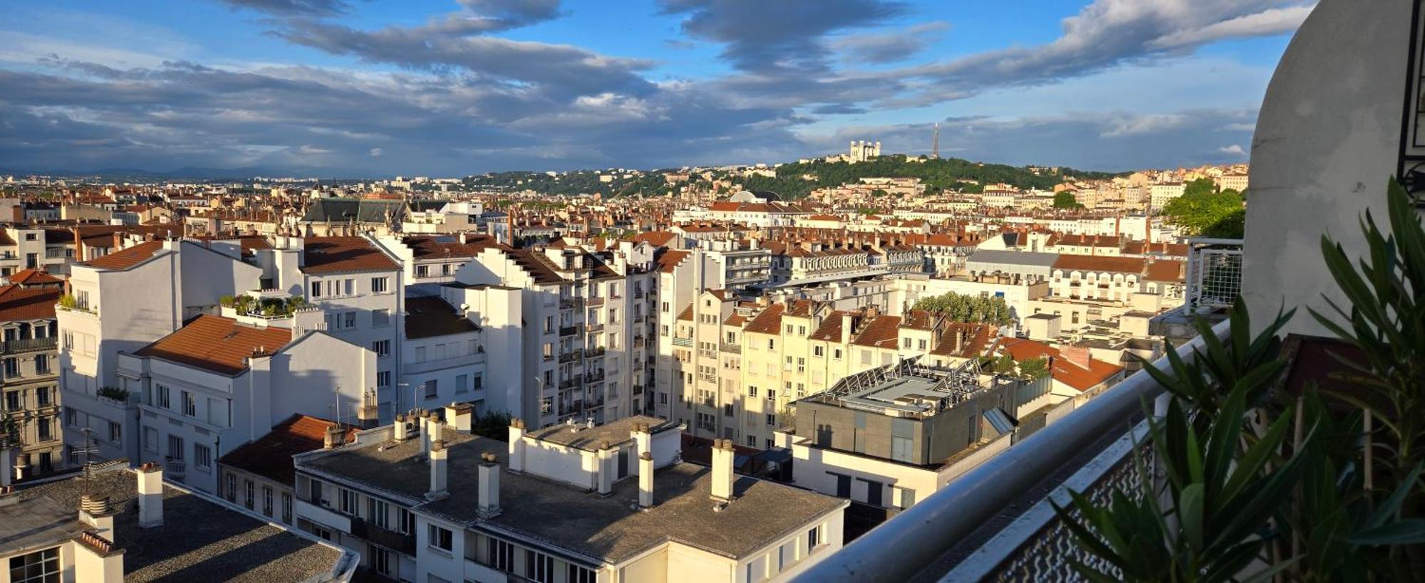 شقة Plein Sud Terrasse Climatisation Garage Netflix ليون المظهر الخارجي الصورة